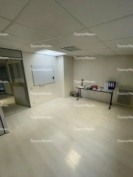 Local d’activités dans Noyal-Châtillon-sur-Seiche à louer - Photo de l’immeuble – Image 3 sur 7