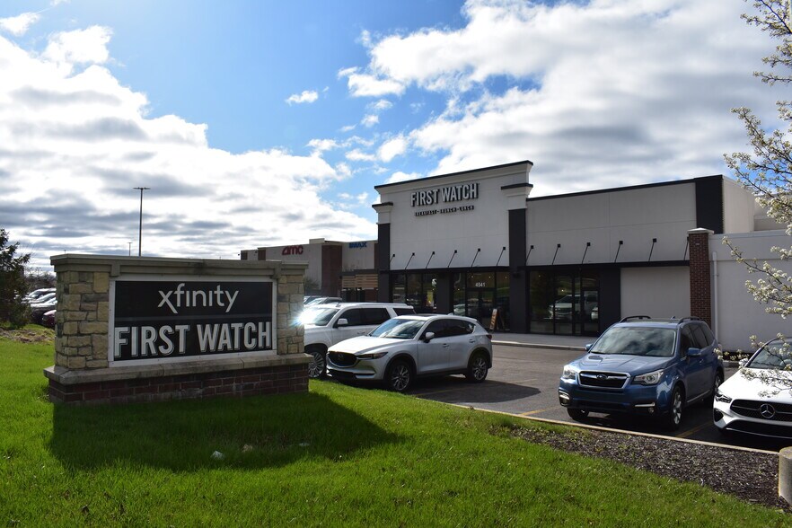 4541 Illinois Rd, Fort Wayne, IN à vendre - Photo de l’immeuble – Image 2 sur 5