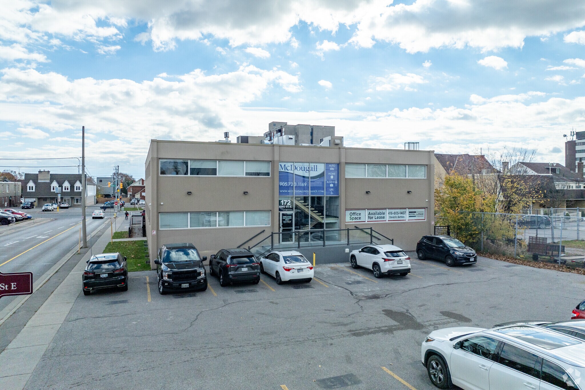 172 King St E, Oshawa, ON à louer Photo principale– Image 1 sur 13