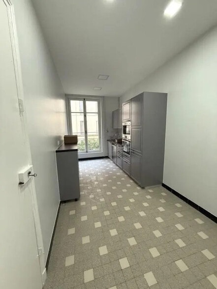 Local d'activités dans Paris à vendre - Photo de l’immeuble – Image 3 sur 11