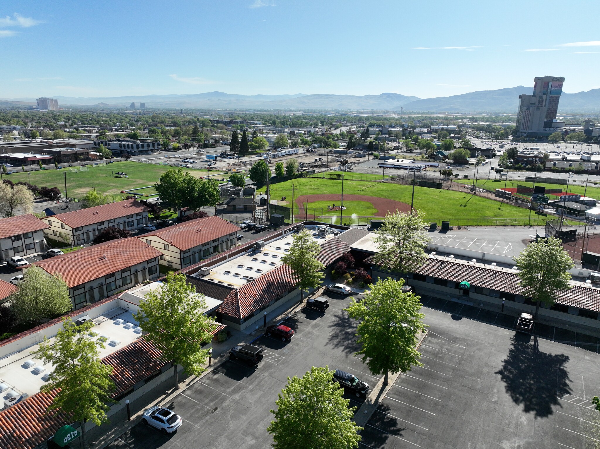 3680 Grant Dr, Reno, NV à louer Photo de l’immeuble– Image 1 sur 6