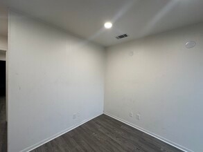 1325 S Houston Ave, Humble, TX à louer Photo intérieure– Image 2 sur 9