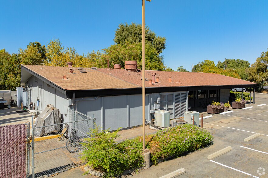 1121 Richards Blvd, Davis, CA à louer - Photo principale – Image 2 sur 3