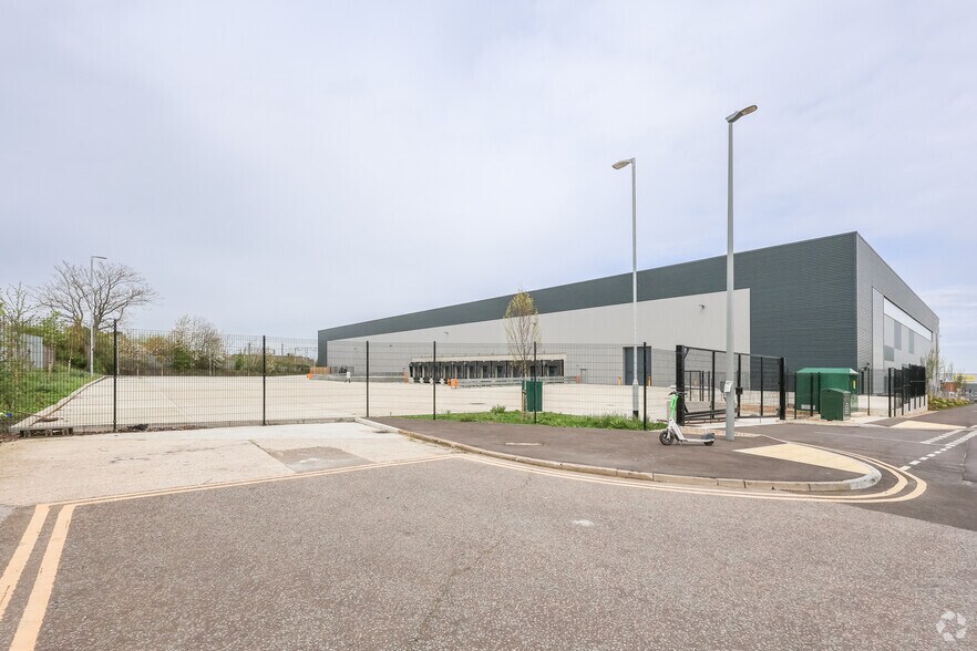 M140 Third Av, Milton Keynes à louer - Photo de l’immeuble – Image 2 sur 11