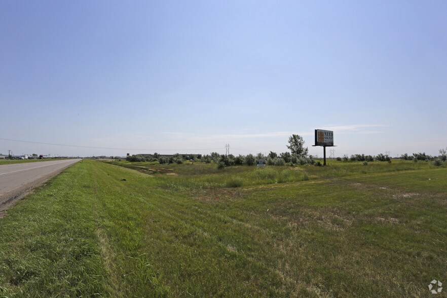 5450 Gateway Dr, Grand Forks, ND à vendre - Photo principale – Image 3 sur 5