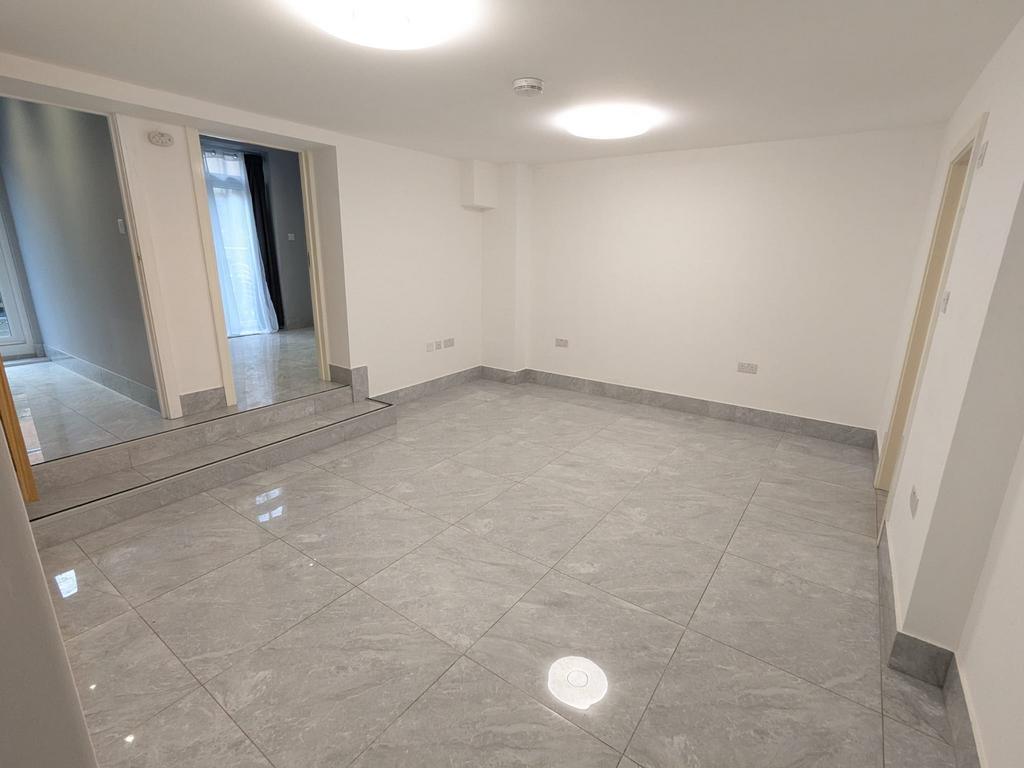 122-122A Finchley Rd, Londres à louer Photo intérieure– Image 1 sur 25