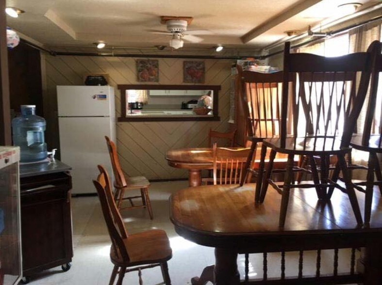 2100 S State St, Hemet, CA à vendre - Photo intérieure – Image 2 sur 30