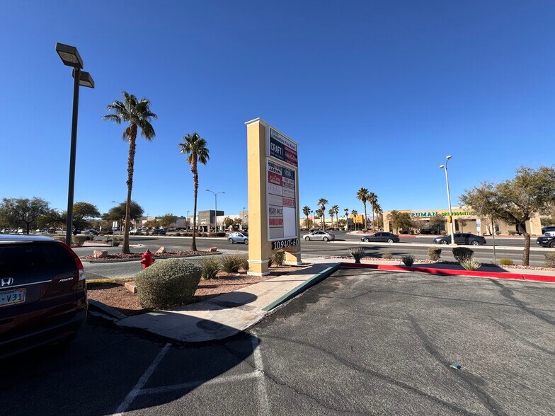 10960 S Eastern Ave, Henderson, NV à louer - Photo de l’immeuble – Image 3 sur 14