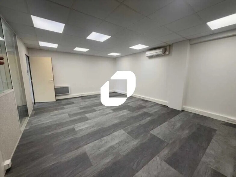Bureau dans Marines à louer - Photo de l’immeuble – Image 2 sur 9