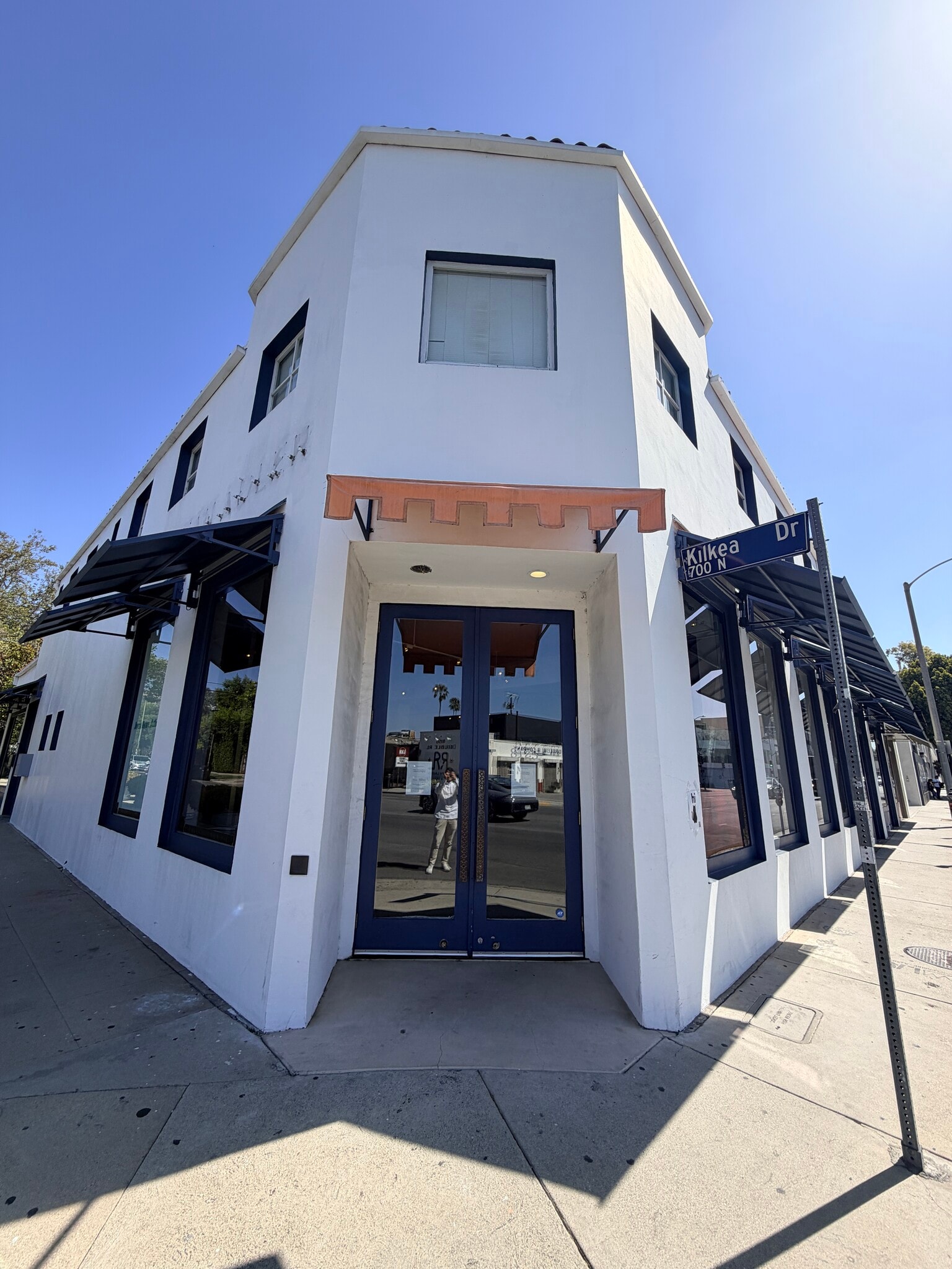 8117-8127 Melrose Ave, Los Angeles, CA à louer Photo intérieure– Image 1 sur 11