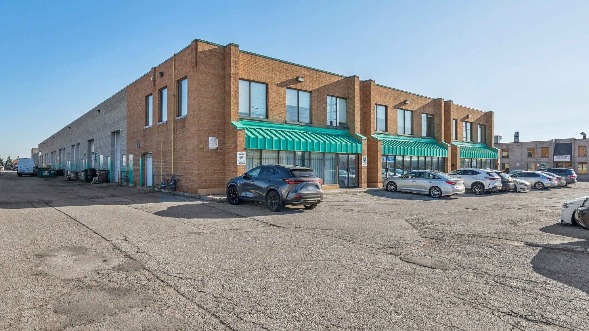6741 Columbus Rd, Mississauga, ON à louer Photo de l’immeuble– Image 1 sur 4