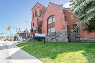 Plus de détails pour 539 Hugel Av, Midland, ON - Spécialisé à vendre