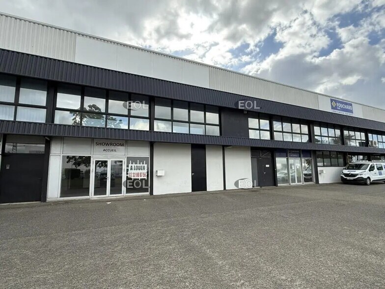 Industriel/Logistique dans Saint-Étienne-du-Rouvray à louer - Photo de l’immeuble – Image 3 sur 8