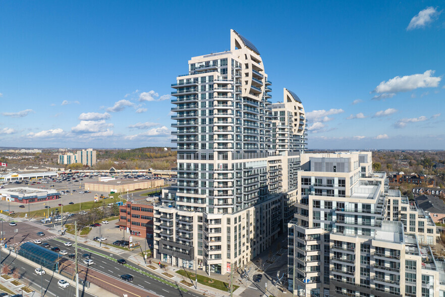 9201 Yonge St, Richmond Hill, ON à vendre - Photo principale – Image 1 sur 7