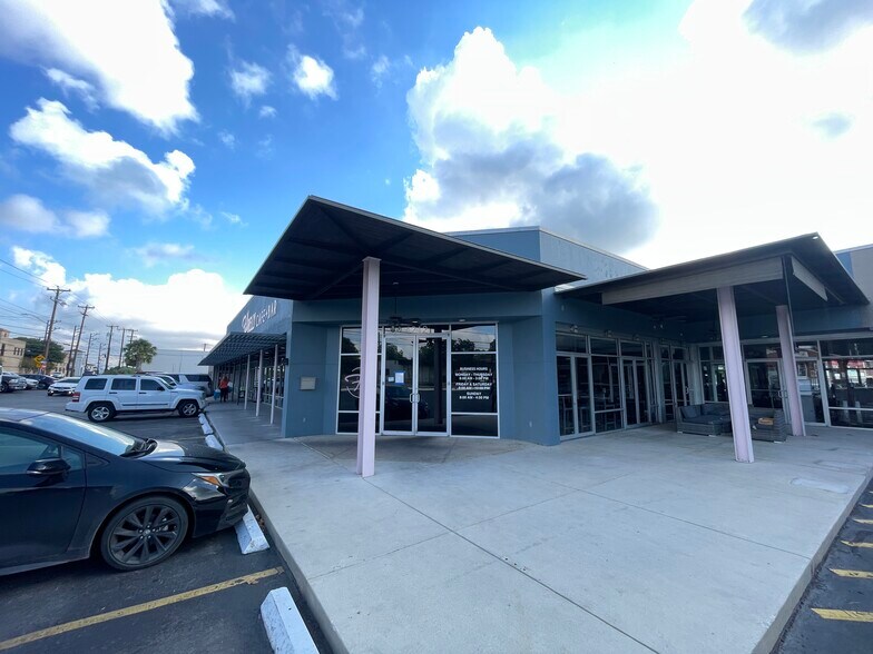 4200-4220 McCullough Ave, San Antonio, TX à louer - Photo de l’immeuble – Image 2 sur 4