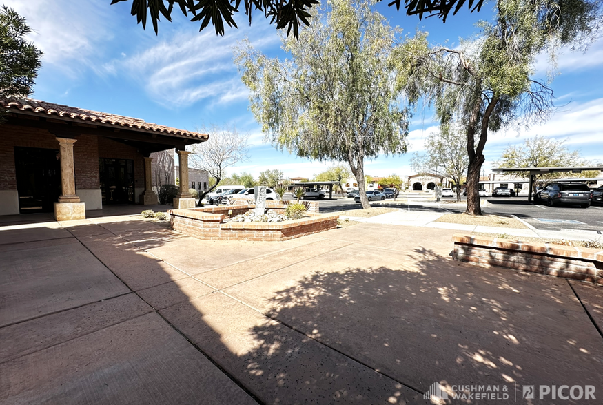 3067 W Ina Rd, Tucson, AZ à louer - Photo de l’immeuble – Image 3 sur 7