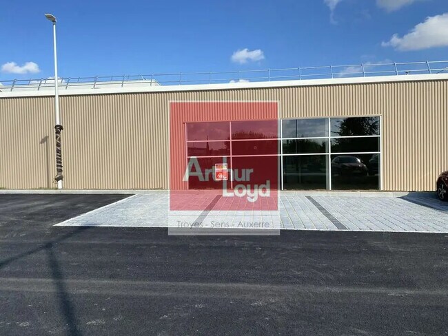 Plus de détails pour Local commercial à louer