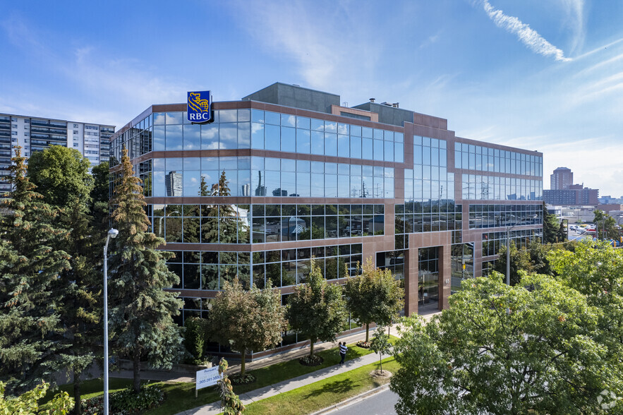 65 Overlea Blvd, Toronto, ON à louer - Photo principale – Image 1 sur 4