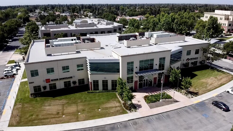 9201 Camino Media, Bakersfield, CA à louer - Photo de l’immeuble – Image 3 sur 9