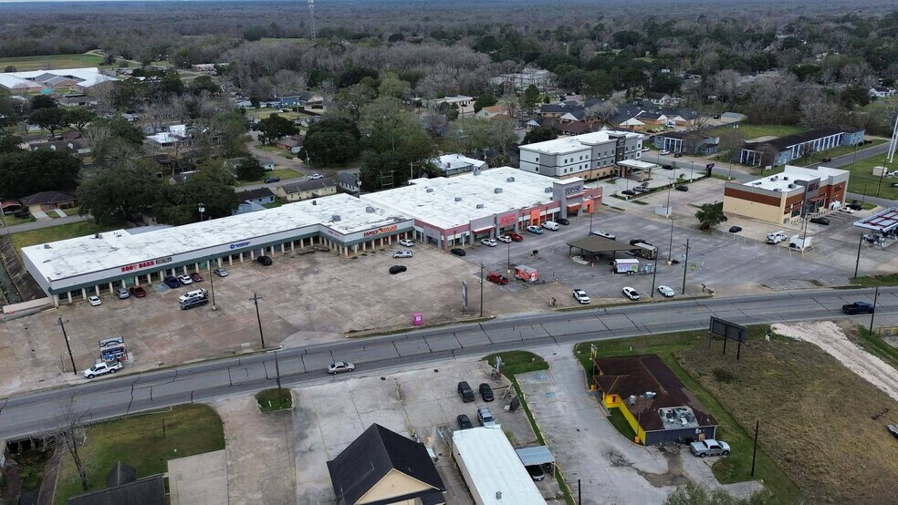 1021 Main St, Liberty, TX à vendre - Photo de l’immeuble – Image 2 sur 2