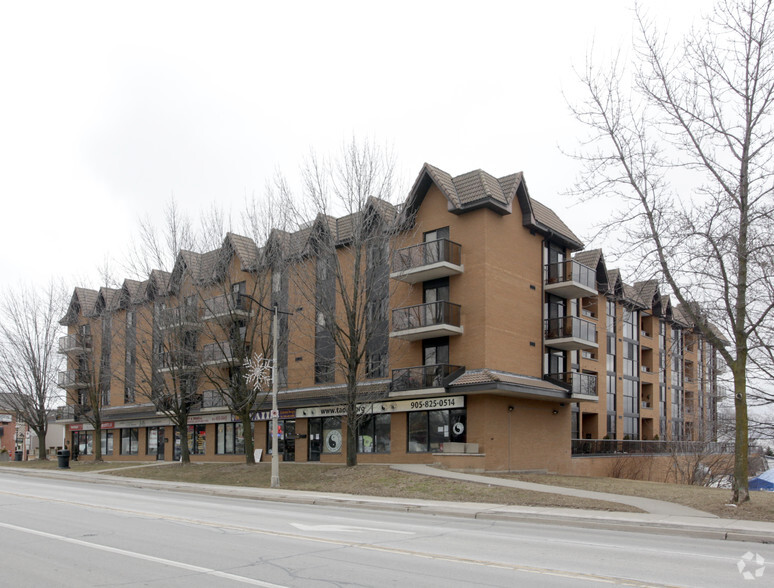 2464 Lakeshore Rd W, Oakville, ON à louer - Photo principale – Image 1 sur 2