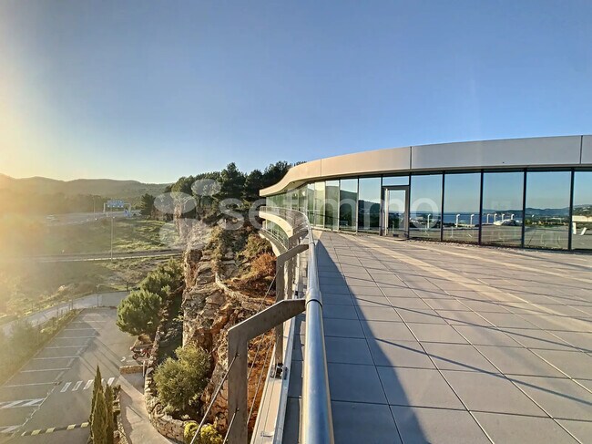 Plus de détails pour 147 Avenue Du Jujubier, La Ciotat - Bureau à louer