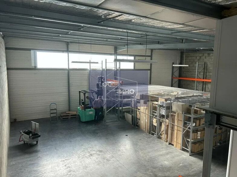 Local d’activités dans Yvrac à louer - Photo de l’immeuble – Image 3 sur 9