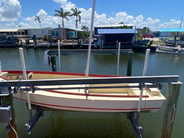 3096 Skipper Ln, Saint James City, FL à vendre - Photo de l’immeuble – Image 2 sur 30