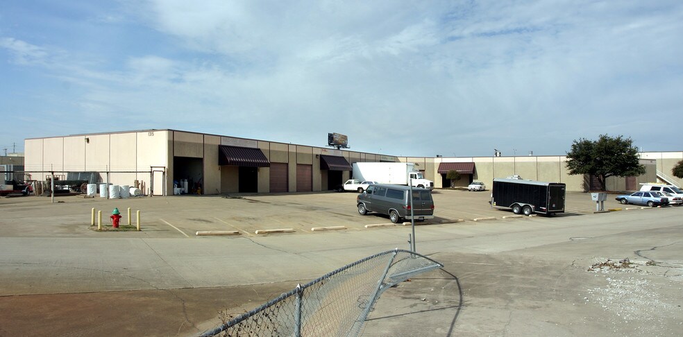 1315 Colony Ct, Haltom City, TX à louer - Photo de l’immeuble – Image 2 sur 7