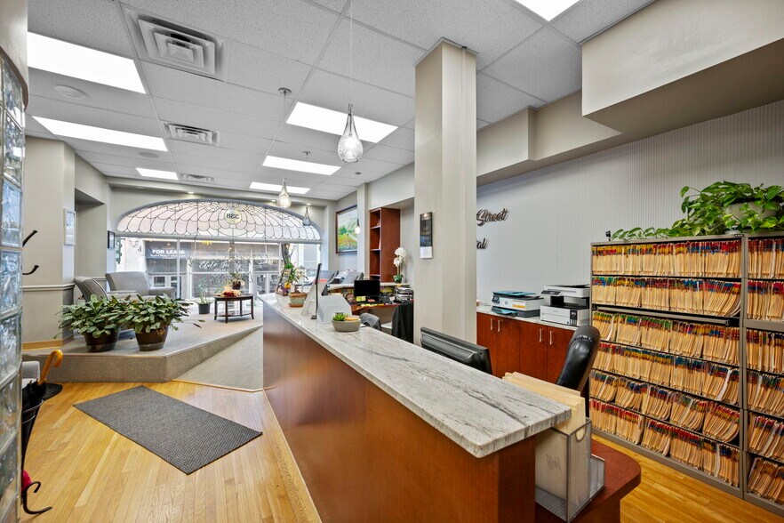 338 N Charles St, Baltimore, MD à vendre - Photo de l’immeuble – Image 3 sur 57