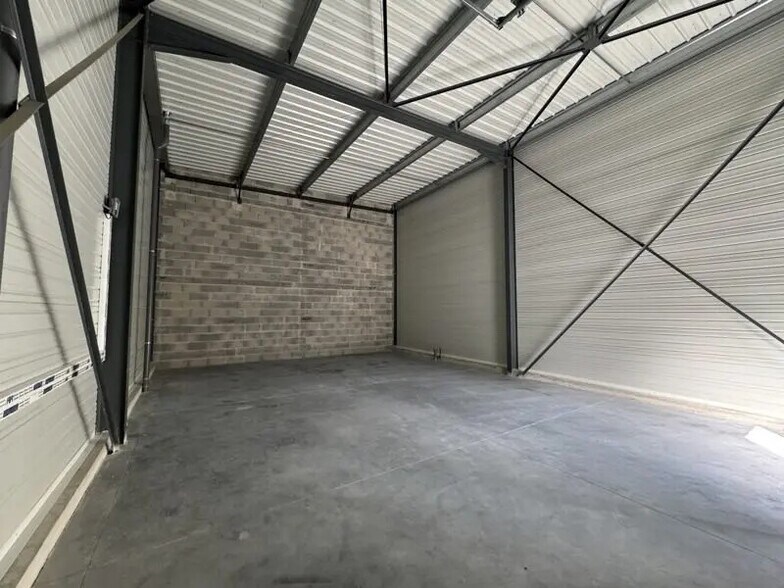 Local commercial dans Bassens à louer - Photo intérieure – Image 3 sur 7