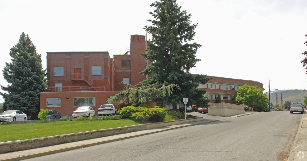 300 S Okanogan Ave, Wenatchee, WA à louer - Photo principale – Image 2 sur 11