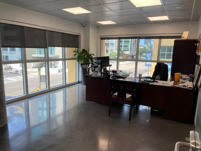 1208 E Kennedy Blvd, Tampa, FL à louer - Photo de l’immeuble – Image 2 sur 44