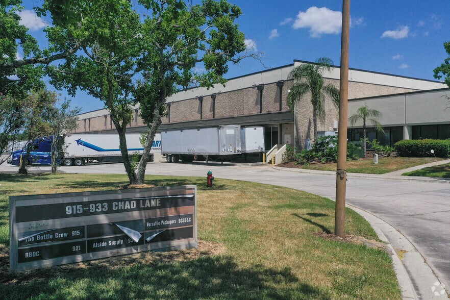 915-933 Chad Ln, Tampa, FL à louer - Photo de l’immeuble – Image 2 sur 20