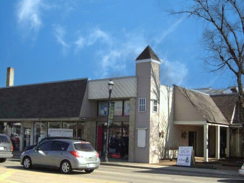 10 E Main St, East Dundee, IL à louer - Photo de l’immeuble – Image 1 sur 9