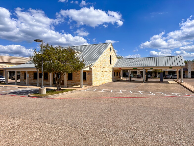 12101 Bee Caves Rd, Austin, TX à louer - Photo de l’immeuble – Image 3 sur 7