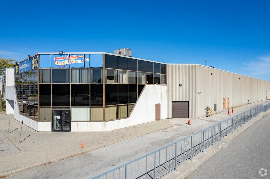 60 E Beaver Creek Rd, Richmond Hill, ON à louer - Photo principale – Image 1 sur 4