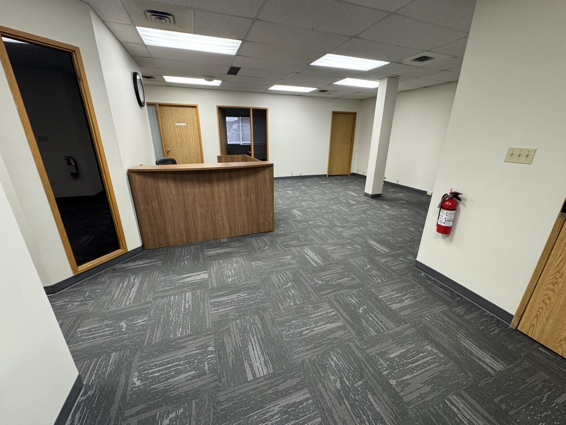 10525 170 St NW, Edmonton, AB à louer Photo intérieure– Image 1 sur 5