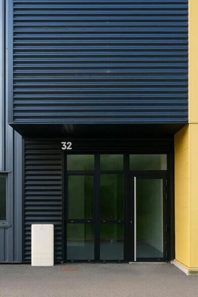 Local d'activités dans La Mézière à vendre - Photo de l’immeuble – Image 2 sur 6