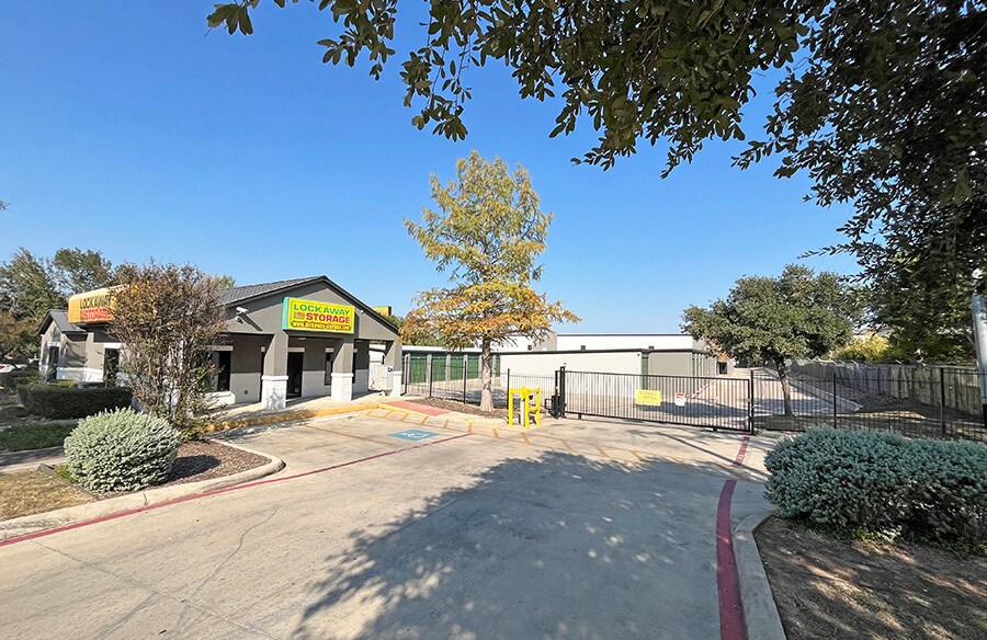 17402 O'Connor Rd, San Antonio, TX à louer - Photo de l’immeuble – Image 2 sur 3