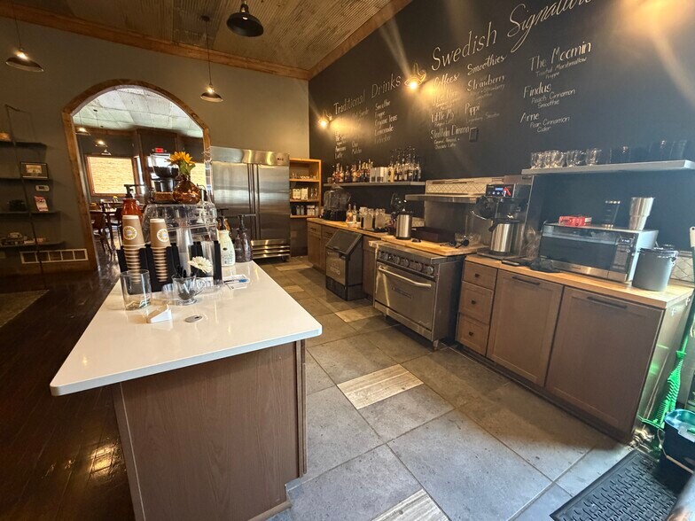 208 N Oakland Ave, Oakland, NE à vendre - Photo intérieure – Image 2 sur 10