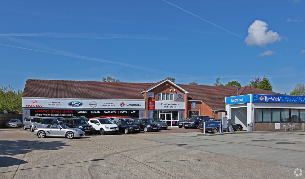 42 Reading Rd S, Fleet à vendre - Photo principale – Image 1 sur 1