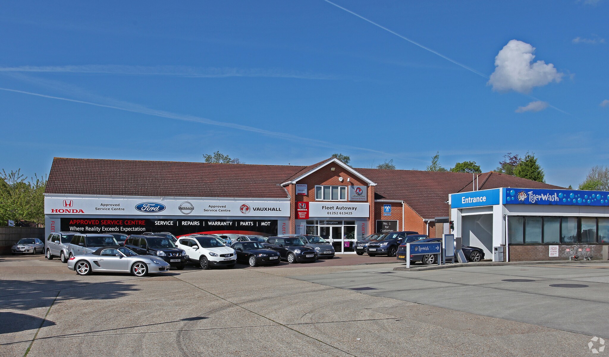 42 Reading Rd S, Fleet à vendre Photo principale– Image 1 sur 2