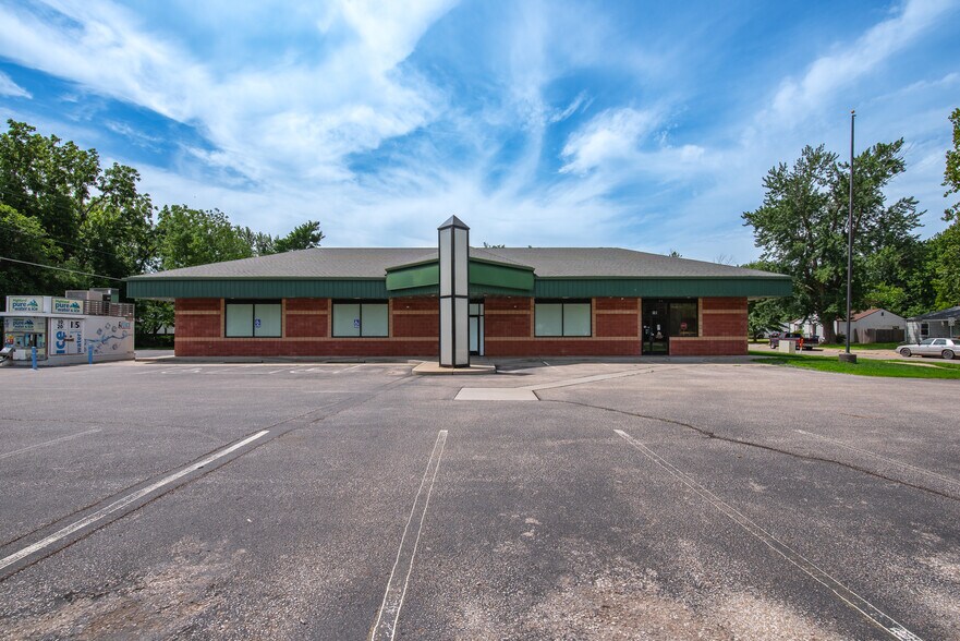 521 W Grand Ave, Haysville, KS à louer - Photo de l’immeuble – Image 2 sur 10
