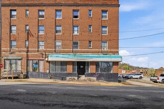 106 Herman Ave, Wilmerding, PA à louer Photo de l’immeuble– Image 2 sur 29