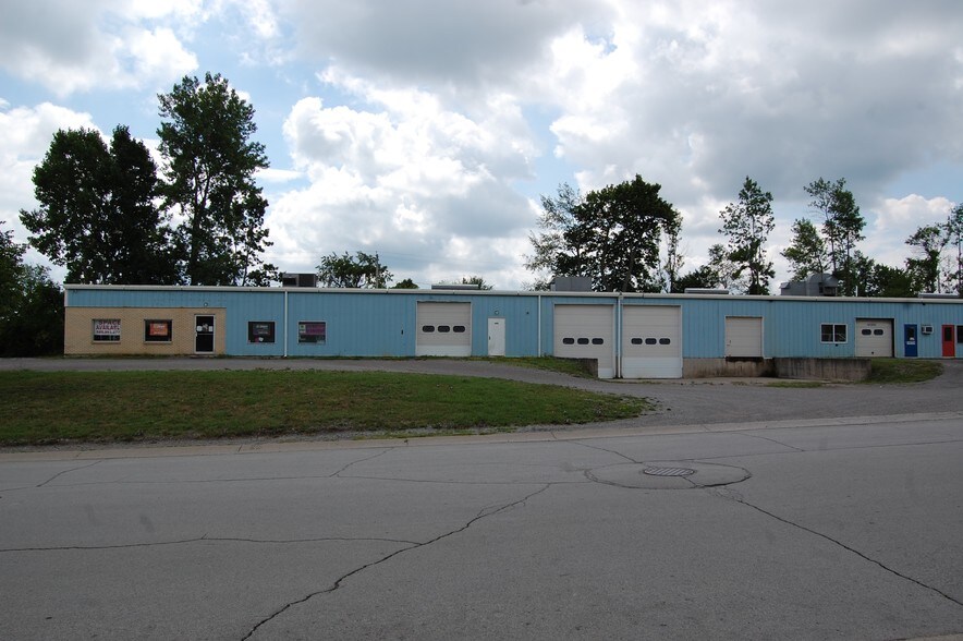 8 Apollo Dr, Batavia, NY à louer - Photo de l’immeuble – Image 2 sur 2