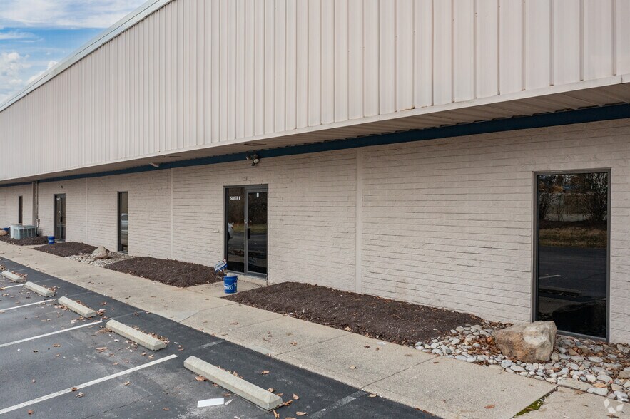 11466 Deerfield Rd, Blue Ash, OH à louer - Photo de l’immeuble – Image 2 sur 4