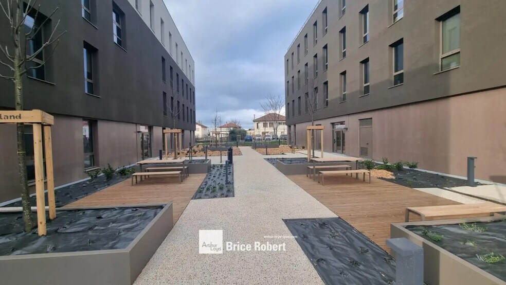 22 Avenue Jean Jaurès, Décines-Charpieu à vendre - Photo de l’immeuble – Image 2 sur 10