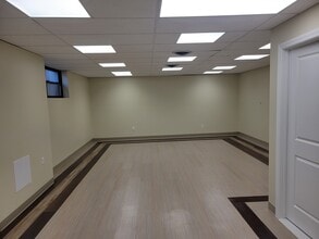 160 Commack Rd, Commack, NY à louer Photo intérieure– Image 1 sur 9