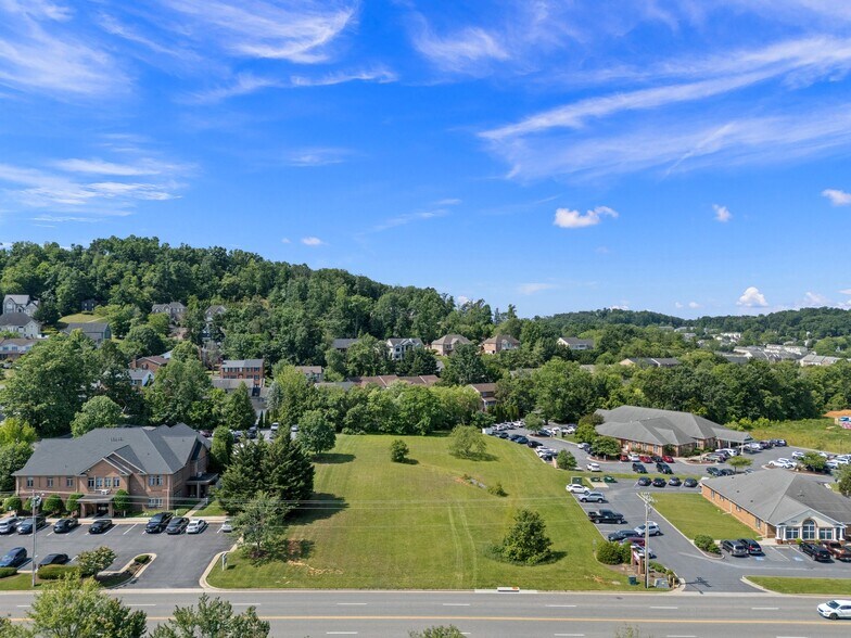 2205 Evelyn Byrd Ave, Harrisonburg, VA à vendre - Photo de l’immeuble – Image 2 sur 15